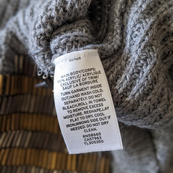 Leith Sleeveless Gray Beaded Sweater Vest Size Small - Picture 5 of 6